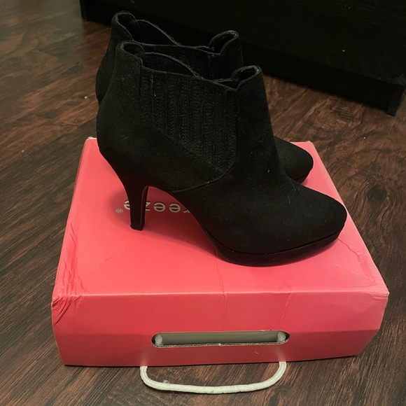 Black Heel Booties - Picture 3 of 4